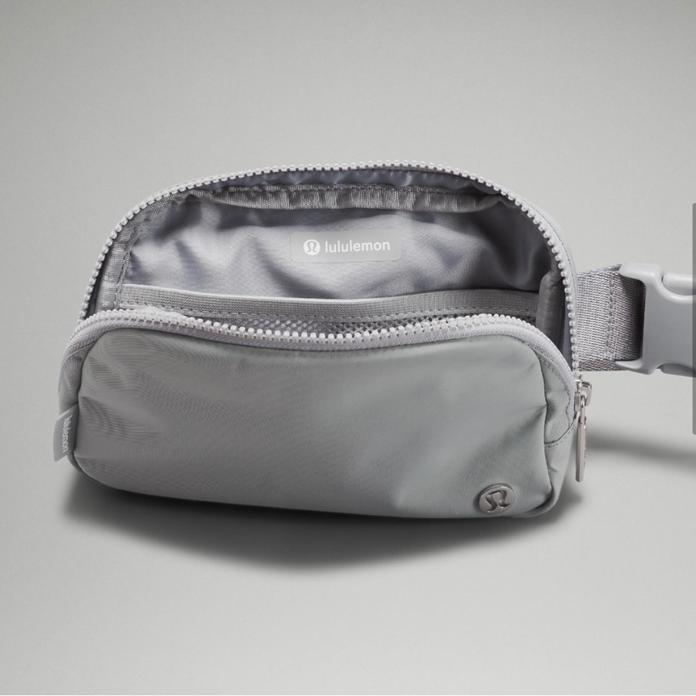 Lululemon everywhere belt bag silver drop 1L